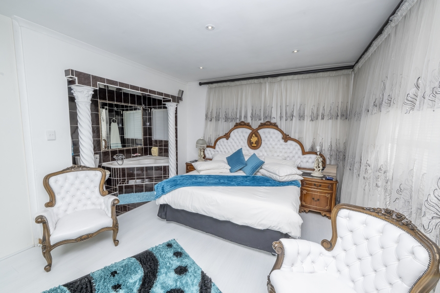 8 Bedroom Property for Sale in Brackenfell South Western Cape